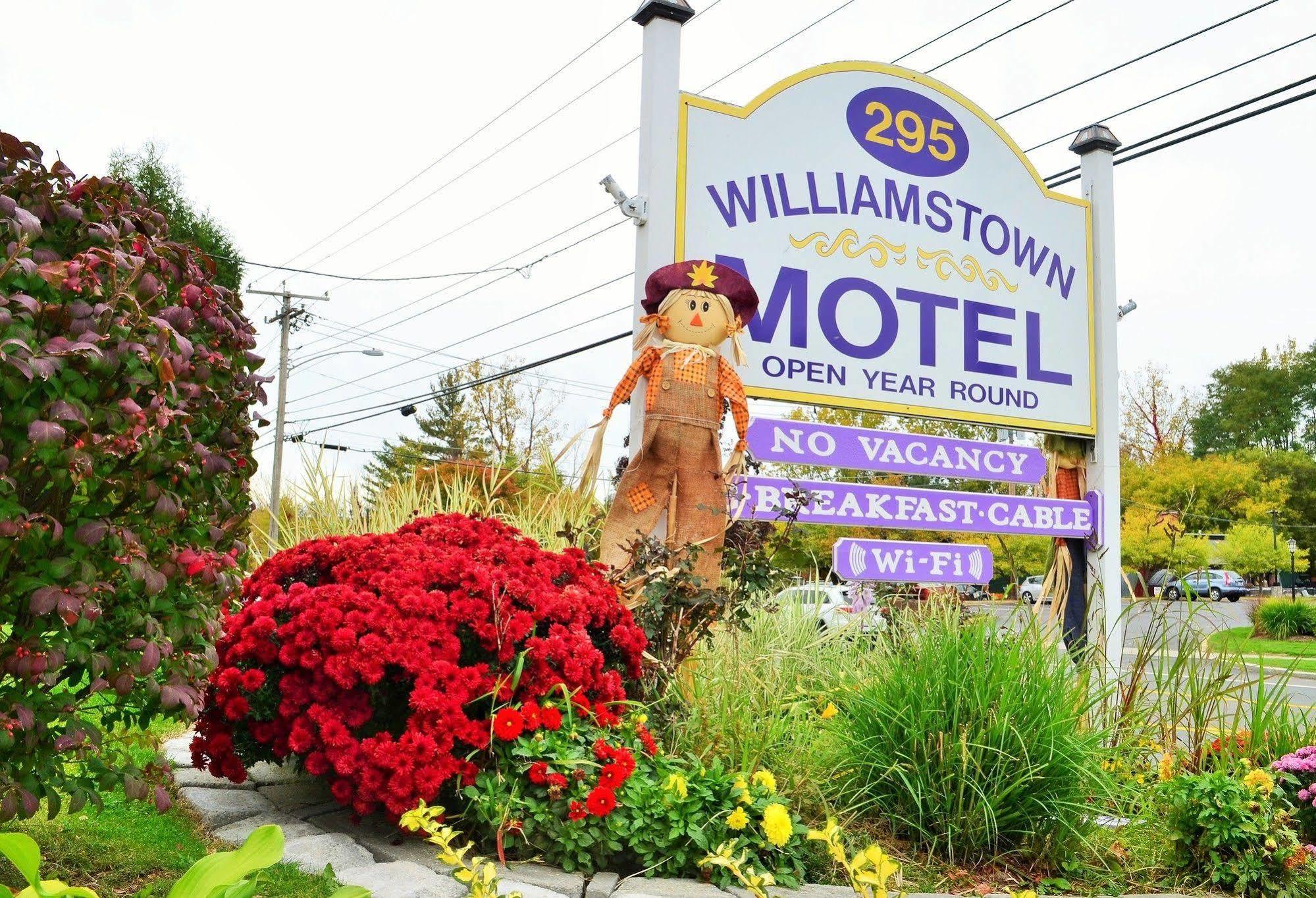 Williamstown Motel Bagian luar foto