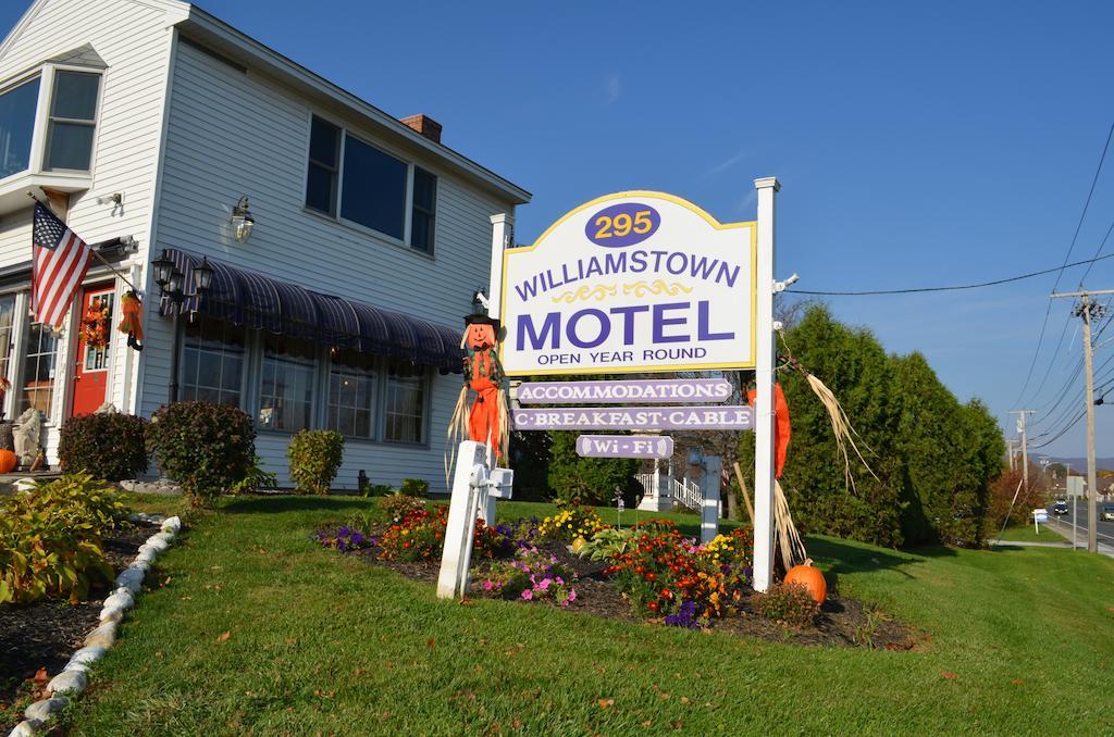 Williamstown Motel Bagian luar foto