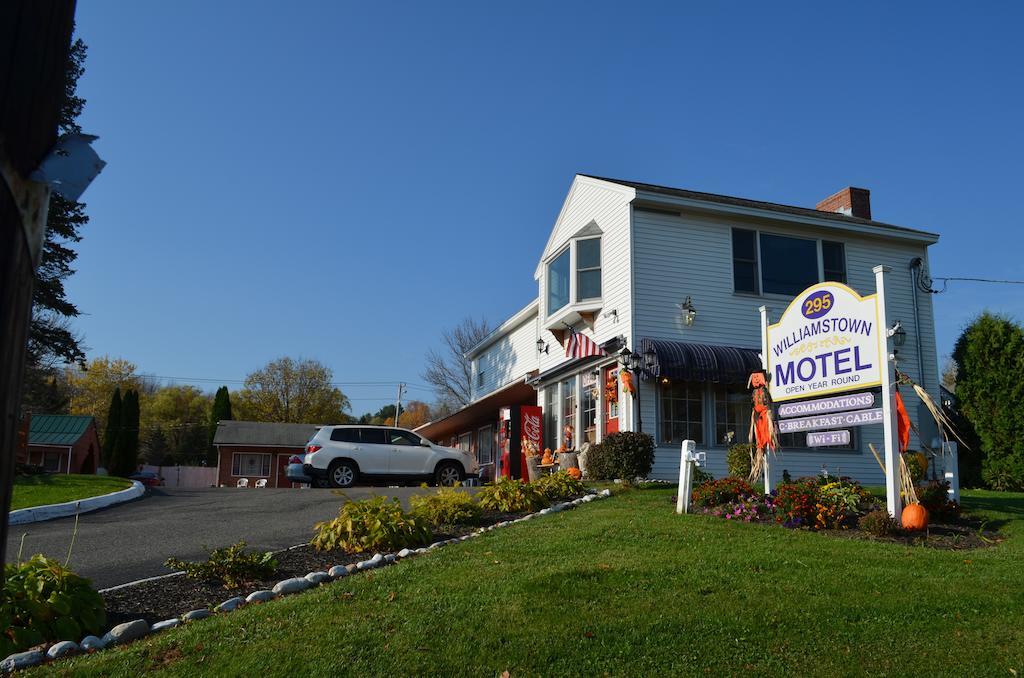 Williamstown Motel Bagian luar foto